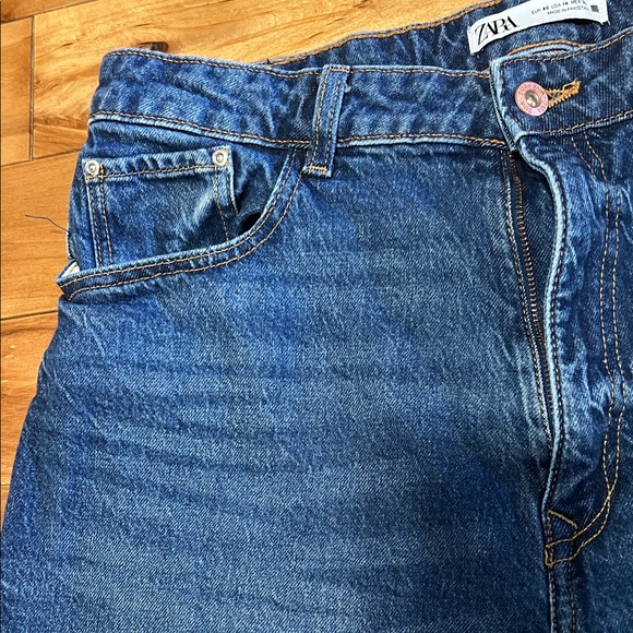 ZARA High Rise Mom Jean - Picture 3 of 4
